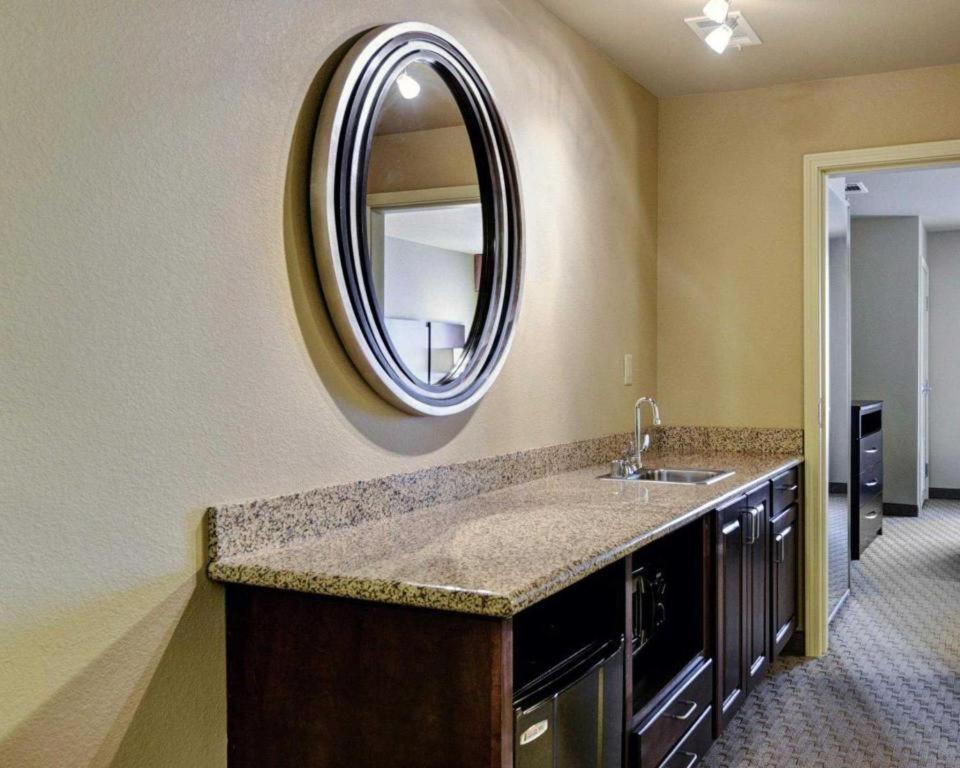 Comfort Suites Near Hot Springs Park Luaran gambar